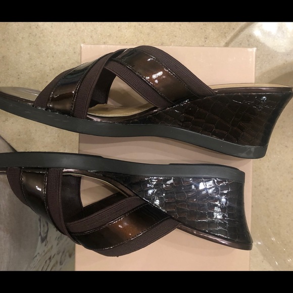 New Alex Marie sandals buckle on top.3in heel - Picture 5 of 7